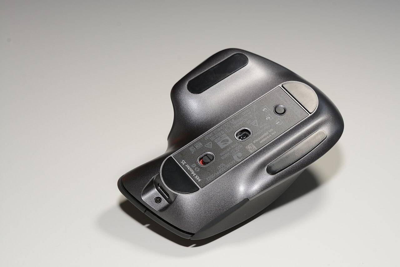 Logitech MX Master series — chiếc chuột tôi dùng daily driver từ thế hệ 3 lên thế hệ 4